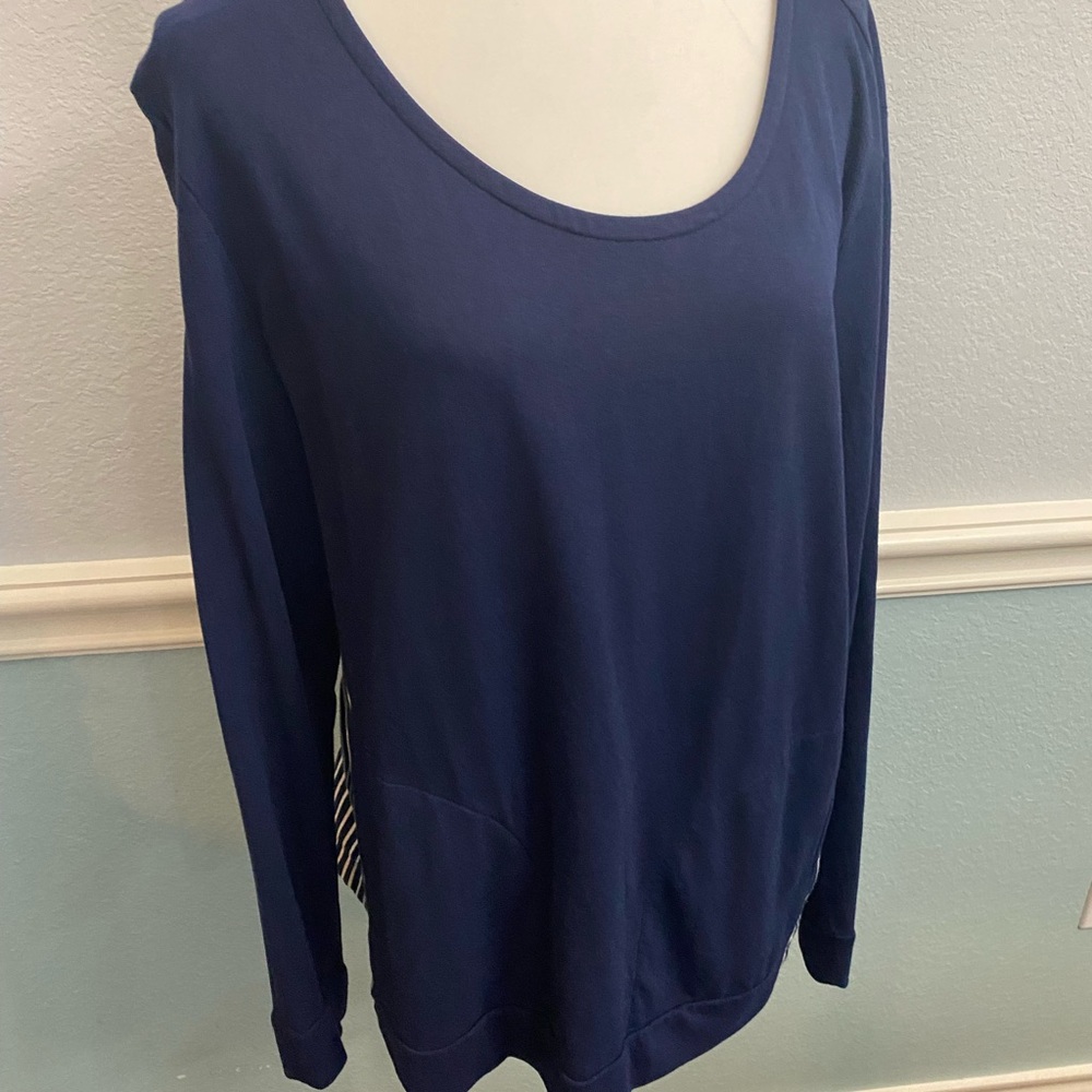 Chico’s Navy and White Long Sleeve Knit Top (Size 3) Large / gently pre-owned